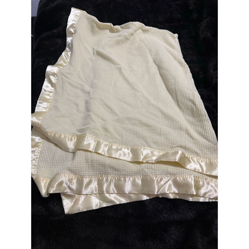 Starting Out Yellow Thermal Satin Trim Baby Blanket waffle knit